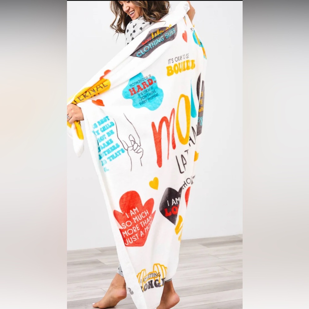 NWT Latched Mama Fleece Affirmations Blanket